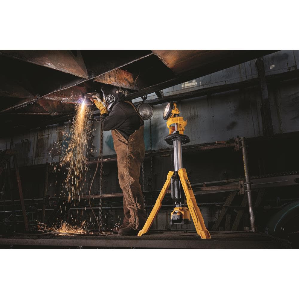 dewalt-20v-max-cordless-tripod-light-bare-tool-dcl079b-detail-view-6