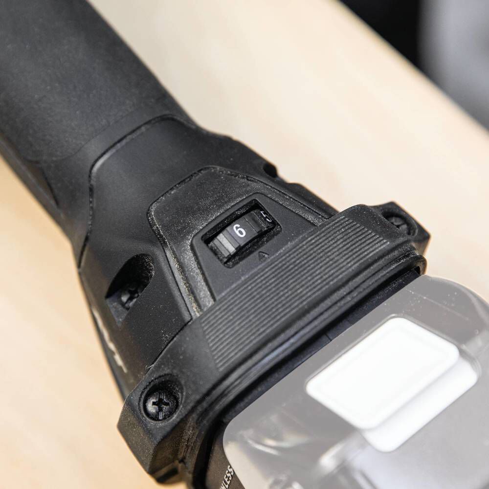 makita-18v-lxt-starlockmax-multi-tool-bare-tool-xmt04zb-detail-view-5