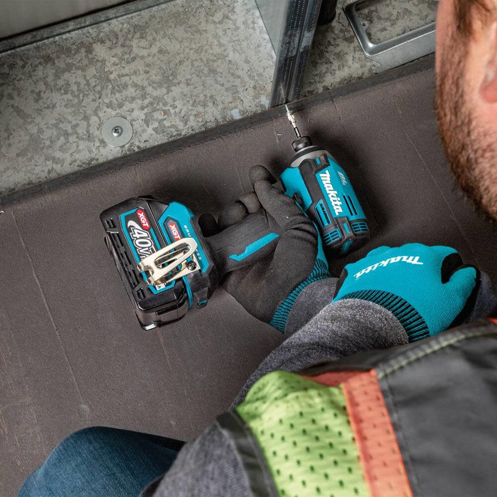 makita-40v-max-xgt-impact-driver-25ah-kit-gdt02d-detail-view-2