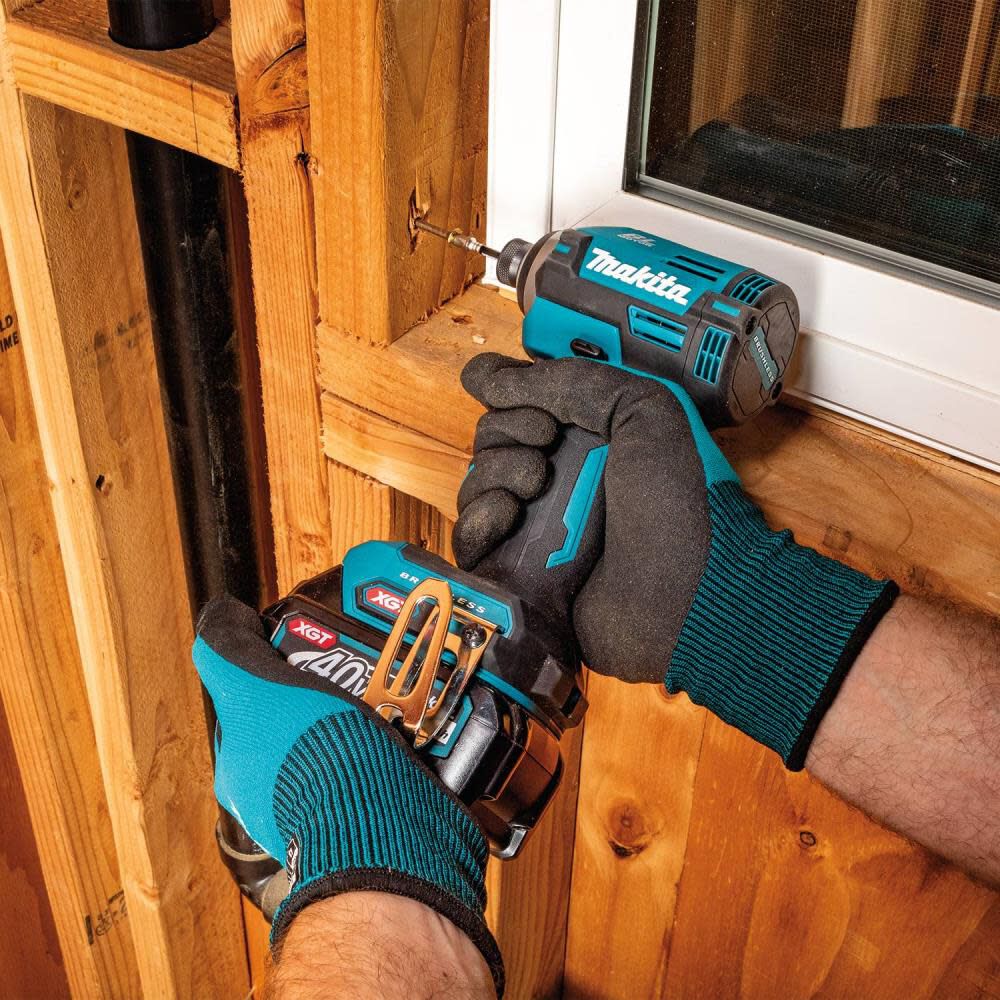 makita-40v-max-xgt-impact-driver-25ah-kit-gdt02d-hero-3